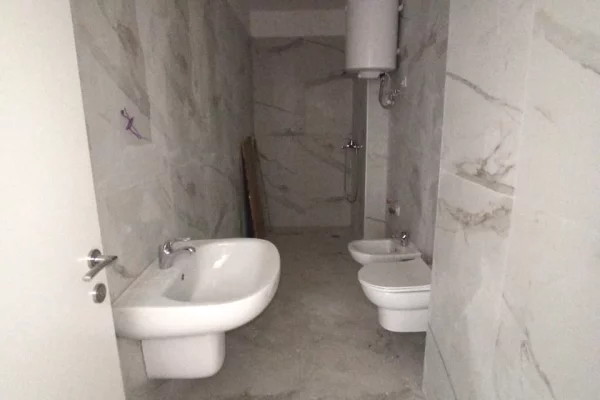 🏢 Zyre me Qira tek Donika center Afer qendres