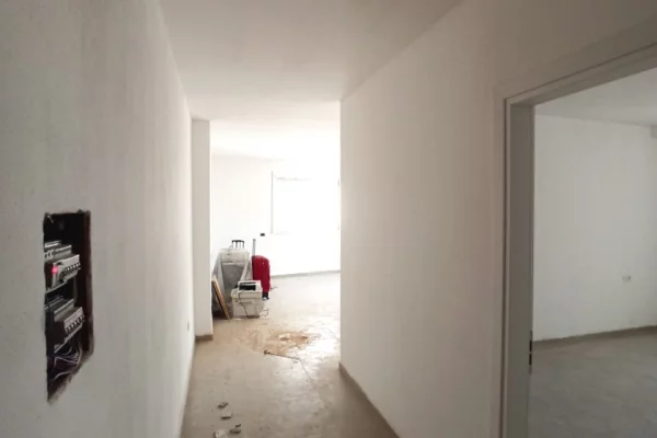 🏢 Zyre me Qira tek Donika center Afer qendres