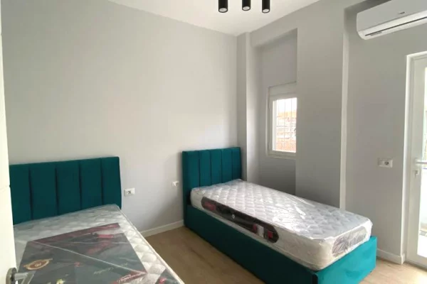 Shtepi me qera Apartament ne Tirane, 2+1, Mobilimi E mobiluar, Pagesa 65,000  Leke.