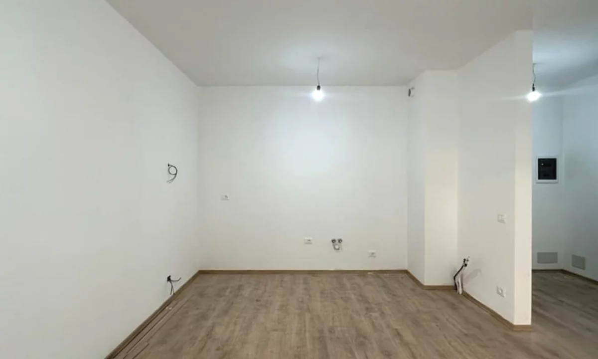 Shtepi ne shitje Apartament ne Tirane, 2+1, Mobilimi Bosh, pa mobiluar, Pagesa 101,000  Euro.