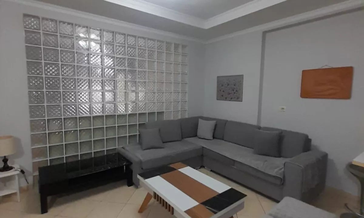 Shtepi me qera Apartament ne Tirane, 1+1, Mobilimi E mobiluar, Pagesa 35,000  Leke.