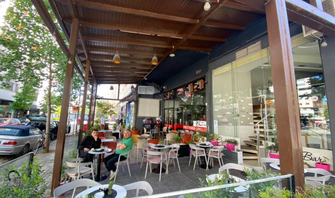 Shitet Biznesi Fast Food, Creperi Dhe Bar Lekli 2 ne Astir