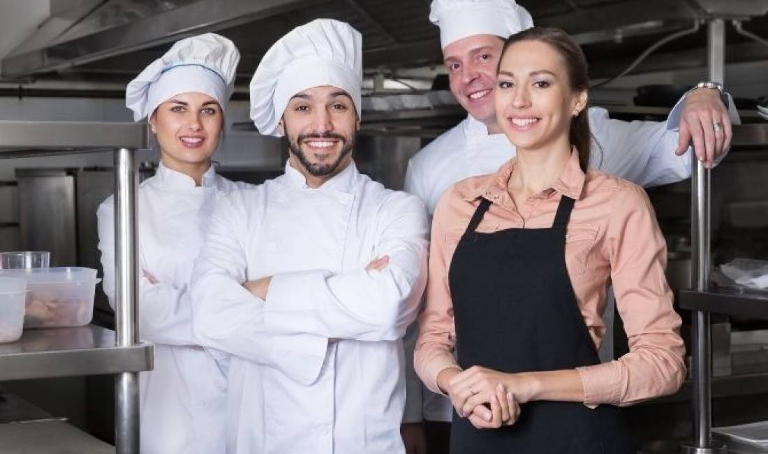 Offerte di lavoro a Himara, Profession  Punonjese kuzhine, Sanitare , , Pagamento Trattabile.