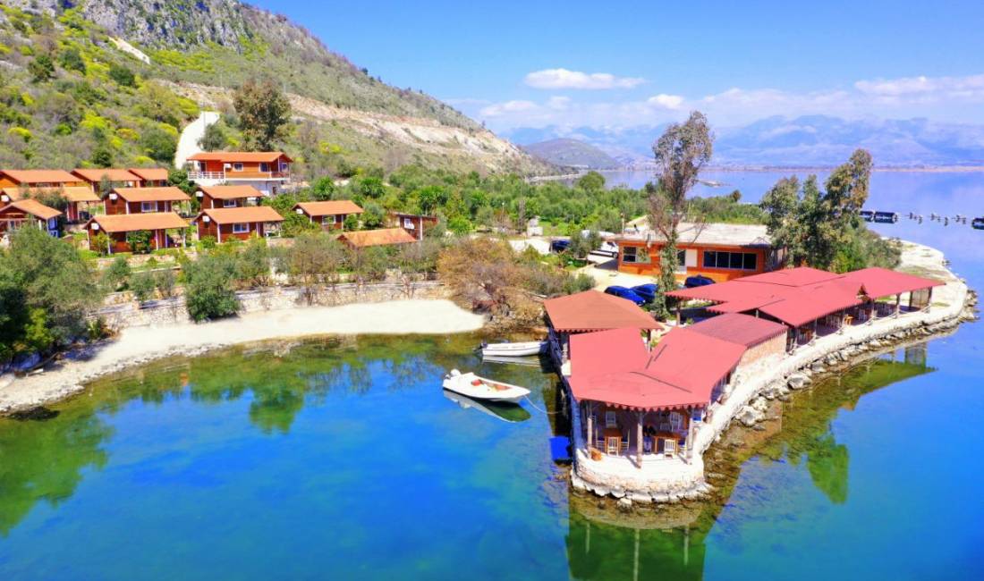 Offerte di lavoro a Santa Quaranta, Profession Kuzhinier/e, Kamarier/e, Ndihmes Kamarier/e , , Pagamento Trattabile.