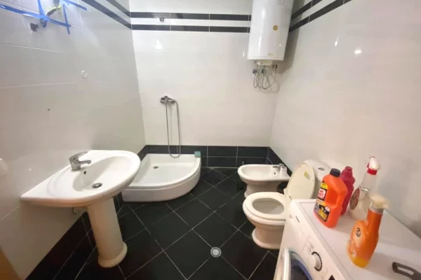 Shtepi ne shitje Apartament ne Tirane, 1+1, Mobilimi E mobiluar, Pagesa 12,700,000  Leke.