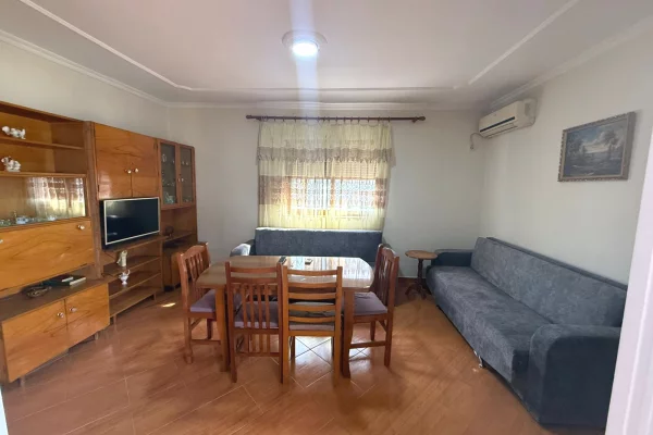 Apartament 2+1 me qira buze rruges Ndre Mjeda