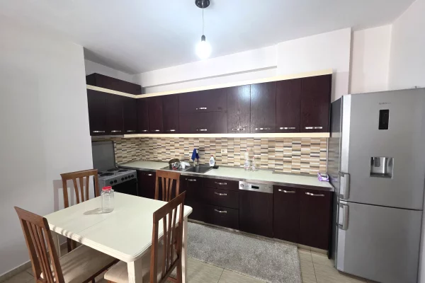 Shtepi me qera Apartament ne Tirane, 1+1, Mobilimi E mobiluar, Pagesa 45,000  Leke.