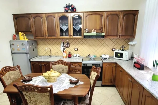 Shtepi ne shitje Shtepi Private ne Kavaje, 1+1, Mobilimi E mobiluar, Pagesa 75,000  Euro.