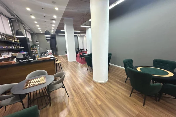 Ambiente Commerciale in Vendita 1+1 a Kavaja - 350,000 Euro