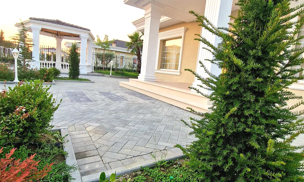 Shtepi ne shitje Vila Luksoze ne Kavaje, 3+1, Mobilimi Pjeserisht e mobiluar, Pagesa 315,000  Euro.