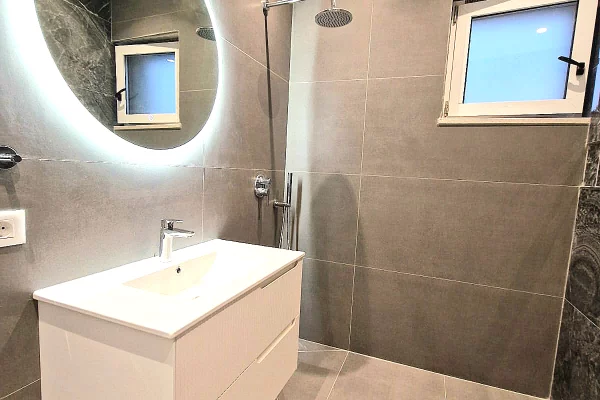 Shtepi ne shitje Vila Luksoze ne Kavaje, 3+1, Mobilimi Pjeserisht e mobiluar, Pagesa 315,000  Euro.