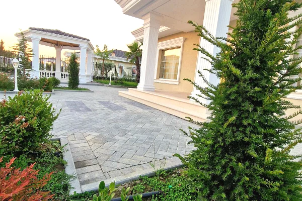 Vila luksi,5km nga plazhi Qerretit (hyrje te unazes veriore Kavaje)