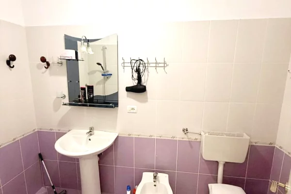 Shtepi ne shitje Apartament ne Kavaje, 1+1, Mobilimi E mobiluar, Pagesa 41,900  Euro.