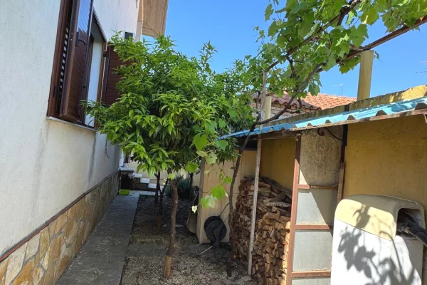 Shtepi ne shitje Vila Luksoze ne Kavaje, 3+1, Mobilimi E mobiluar, Pagesa 200,000  Euro.