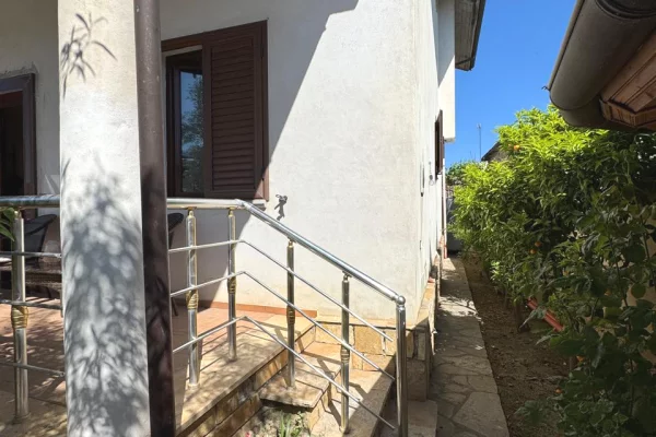 Shtepi ne shitje Vila Luksoze ne Kavaje, 3+1, Mobilimi E mobiluar, Pagesa 200,000  Euro.