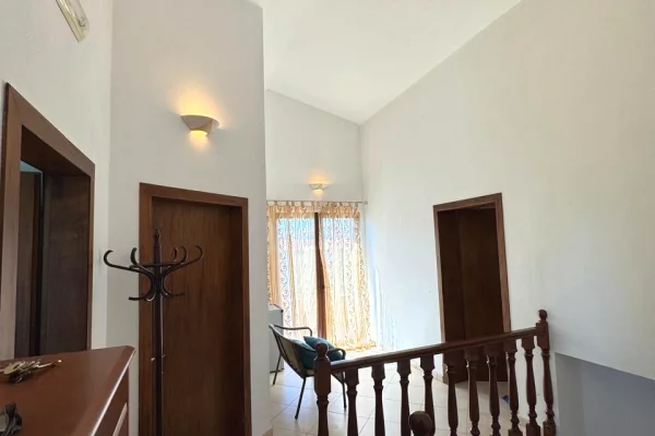 Shtepi ne shitje Vila Luksoze ne Kavaje, 3+1, Mobilimi E mobiluar, Pagesa 200,000  Euro.