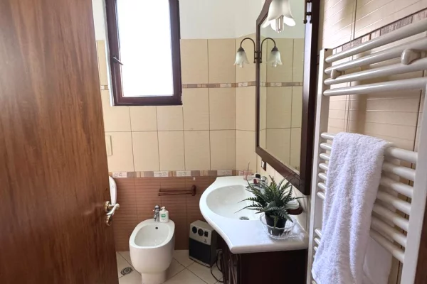 Shtepi ne shitje Vila Luksoze ne Kavaje, 3+1, Mobilimi E mobiluar, Pagesa 200,000  Euro.