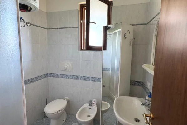 Shtepi ne shitje Vila Luksoze ne Kavaje, 3+1, Mobilimi E mobiluar, Pagesa 200,000  Euro.