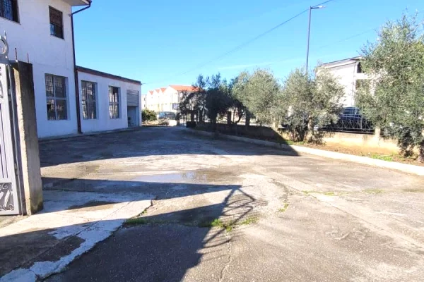 Shtepi ne shitje Shtepi Private ne Kavaje, 3+1, Mobilimi E mobiluar, Pagesa 300,000  Euro.