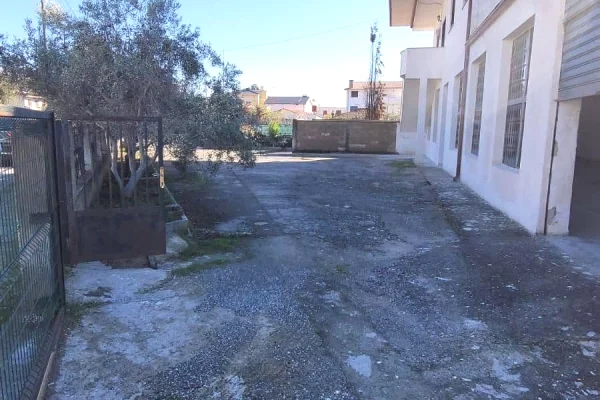 Shtepi ne shitje Shtepi Private ne Kavaje, 3+1, Mobilimi E mobiluar, Pagesa 300,000  Euro.