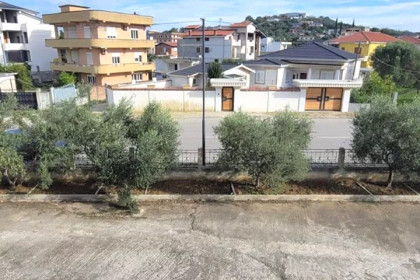 Shtepi ne shitje Shtepi Private ne Kavaje, 3+1, Mobilimi E mobiluar, Pagesa 300,000  Euro.