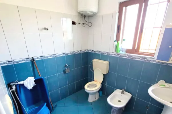 Shtepi ne shitje Shtepi Private ne Kavaje, 2+1, Mobilimi E mobiluar, Pagesa 115,000  Euro.