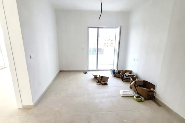 Shtepi ne shitje Apartament ne Kavaje, 2+1, Mobilimi Bosh, pa mobiluar, Pagesa 102,000  Euro.