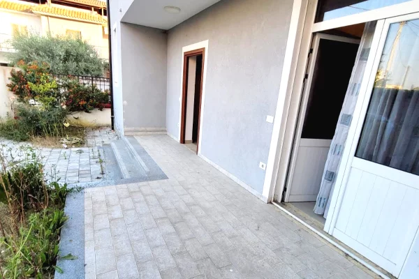 Shtepi ne shitje Shtepi Private ne Kavaje, 3+1, Mobilimi E mobiluar, Pagesa 190,000  Euro.