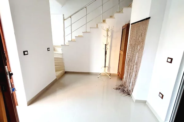 Shtepi ne shitje Shtepi Private ne Kavaje, 3+1, Mobilimi E mobiluar, Pagesa 190,000  Euro.