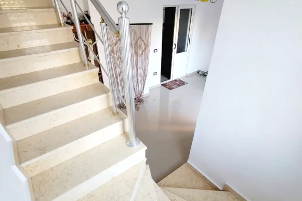 Shtepi ne shitje Shtepi Private ne Kavaje, 3+1, Mobilimi E mobiluar, Pagesa 190,000  Euro.