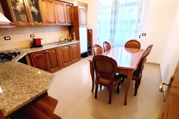 Shtepi ne shitje Shtepi Private ne Kavaje, 3+1, Mobilimi E mobiluar, Pagesa 190,000  Euro.