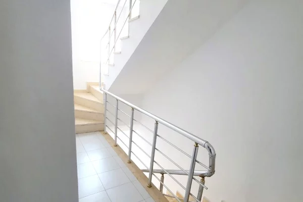 Shtepi ne shitje Shtepi Private ne Kavaje, 3+1, Mobilimi E mobiluar, Pagesa 190,000  Euro.