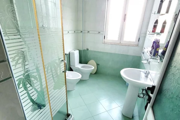 Shtepi ne shitje Shtepi Private ne Kavaje, 3+1, Mobilimi E mobiluar, Pagesa 190,000  Euro.