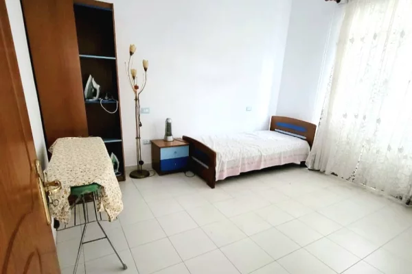 Shtepi ne shitje Shtepi Private ne Kavaje, 3+1, Mobilimi E mobiluar, Pagesa 190,000  Euro.