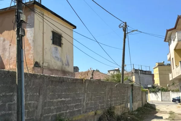 Truall ose Toke ne Kavaje - 3,500,000 Leke