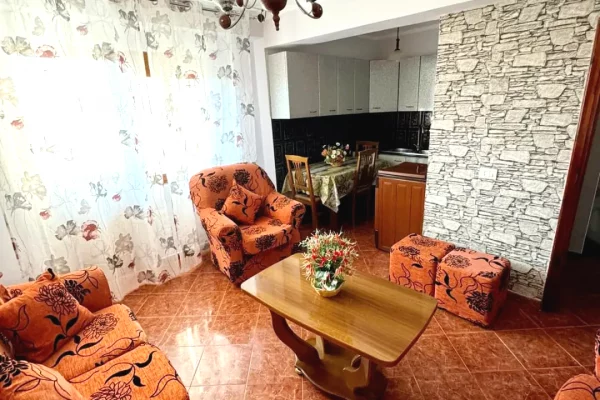 Shtepi ne shitje Apartament ne Kavaje, 2+1, Mobilimi E mobiluar, Pagesa 50,000  Euro.