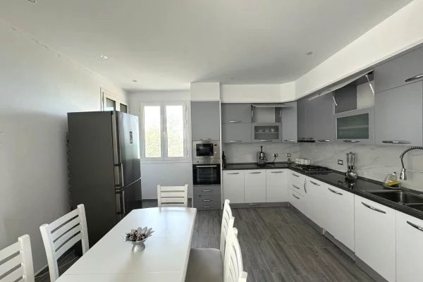 Shtepi ne shitje Vila Luksoze ne Kavaje, 4+1, Mobilimi E mobiluar, Pagesa 650,000  Euro.