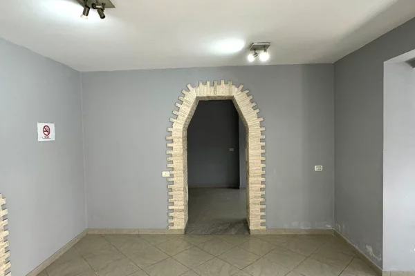 🔥 Shitet Dyqan Buze Shetitores “Kavaljon” – Super Mundesi Investimi ne Kavaje! 🏢✨