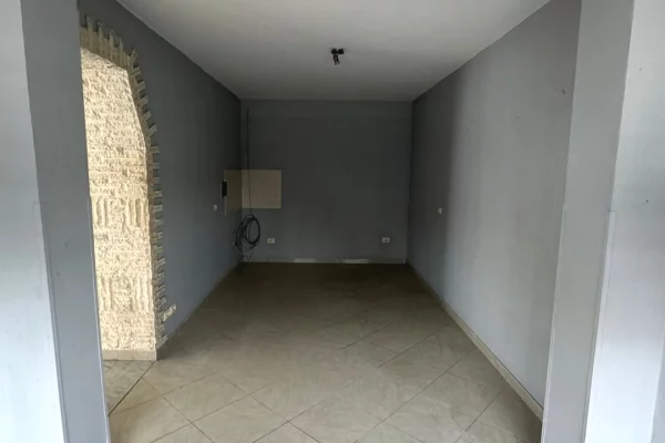 🔥 Shitet Dyqan Buze Shetitores “Kavaljon” – Super Mundesi Investimi ne Kavaje! 🏢✨