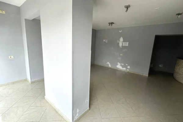 🔥 Shitet Dyqan Buze Shetitores “Kavaljon” – Super Mundesi Investimi ne Kavaje! 🏢✨