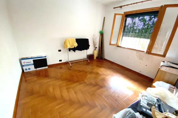 Shtepi ne shitje Shtepi Private ne Kavaje, 4+1, Mobilimi Pjeserisht e mobiluar, Pagesa 150,000  Euro.