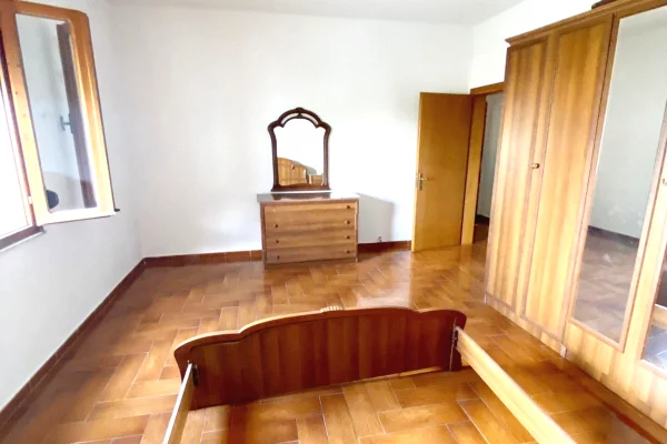 Shtepi ne shitje Shtepi Private ne Kavaje, 4+1, Mobilimi Pjeserisht e mobiluar, Pagesa 150,000  Euro.