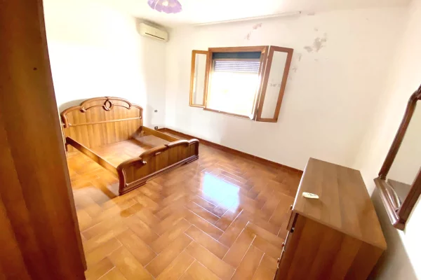Shtepi ne shitje Shtepi Private ne Kavaje, 4+1, Mobilimi Pjeserisht e mobiluar, Pagesa 150,000  Euro.