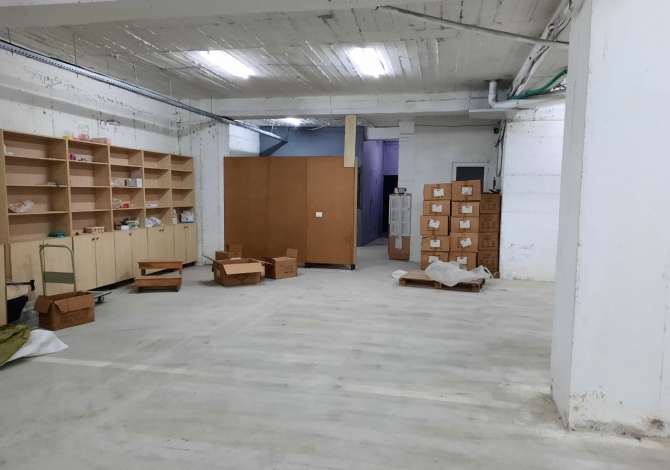 Business Property for Rent 4+1 in Tirana - 45,000 Leke