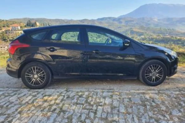 Auto in Vendita a Berat, Ford, 2012 gasoline-gas,Kambio Manual Pagamento 5,350  Euro.