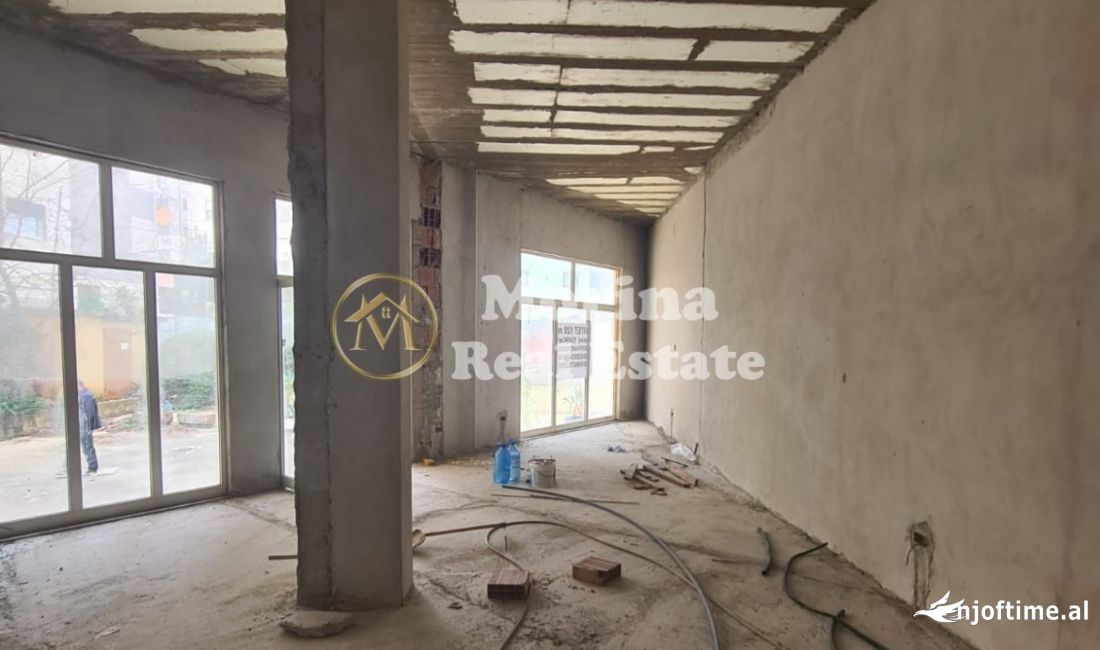 Shitet Ambient Biznesi/dyqan, te Liqeni i Thate, 198000 Euro