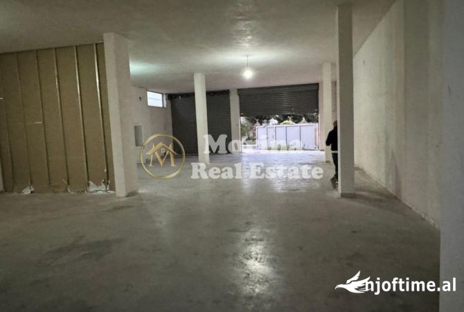 Ambiente Commerciale in Affitto 4+1 a Tirana - 1,500 Euro