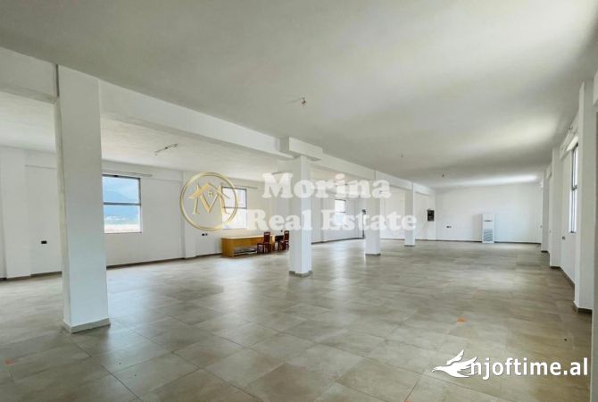 Ambiente Commerciale in Affitto 3+1 a Tirana - 1,200 Euro