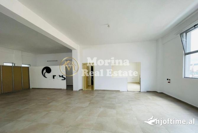 Ambiente Commerciale in Affitto 3+1 a Tirana - 1,200 Euro