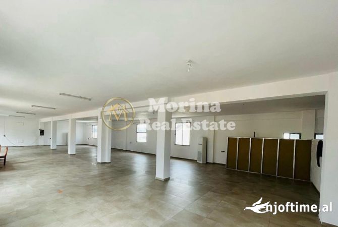 Ambiente Commerciale in Affitto 3+1 a Tirana - 1,200 Euro